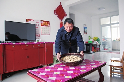 新春走基層 | 洛陽十八盤鄉劉坡村易地扶貧搬遷“搬”