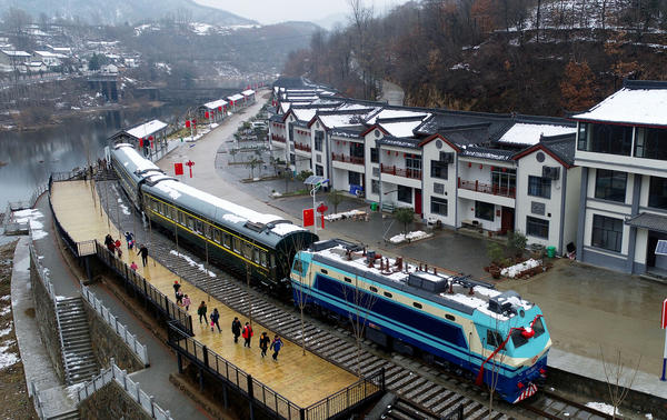 【新春走基層】大山深處走來“鐵路小鎮”