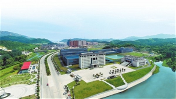  奮進(jìn)新征程 豫見(jiàn)新氣象丨創(chuàng)新驅(qū)動(dòng)傳統(tǒng)產(chǎn)業(yè)轉(zhuǎn)型升級(jí)