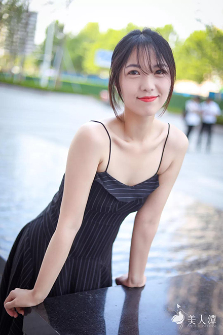 街拍 | 俏皮可愛(ài)！抓拍鄭州街頭高顏值小姐姐！