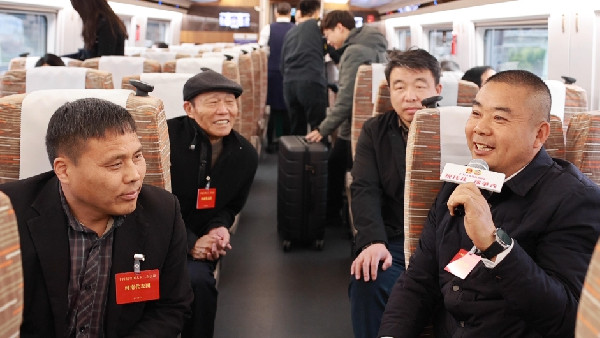 兩會“開放麥”丨“鄉(xiāng)村圓桌會”聊聊新生活